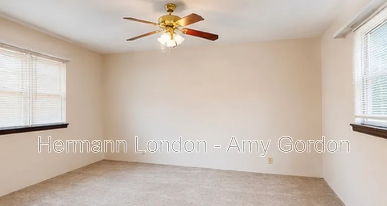 5046 Winona Ave #B — Photo 14