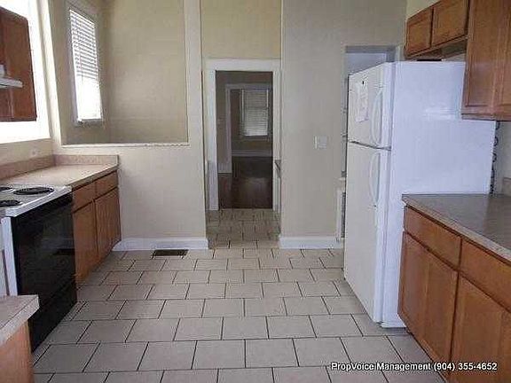 5th image of 1533 Silver St