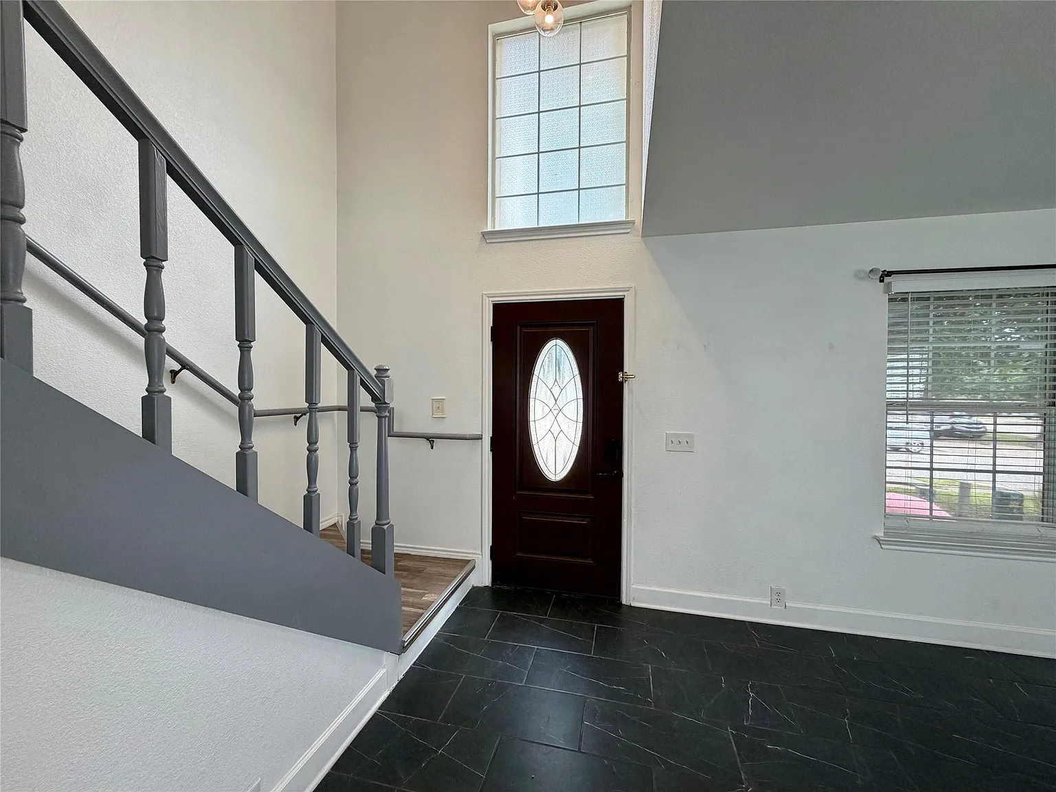 4 bed, 2.5 bath, 2102 sqft, $2,095 — Photo 4