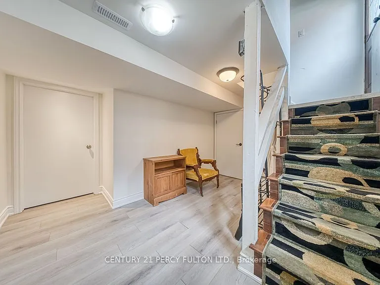 36 Merryfield Dr — Photo 6