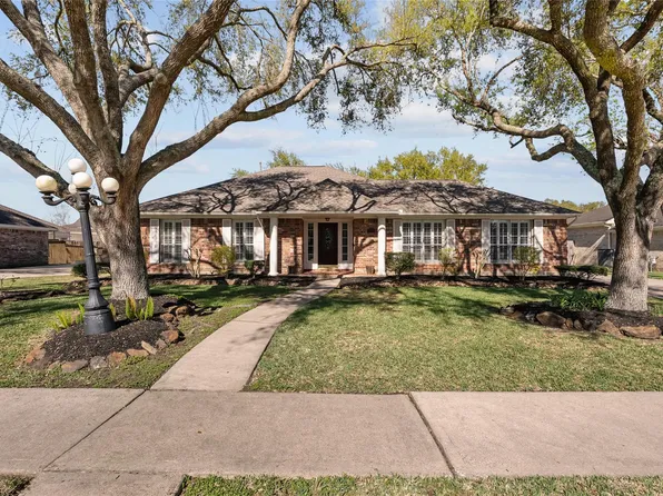 1009 Sable Dr, Friendswood, TX 77546