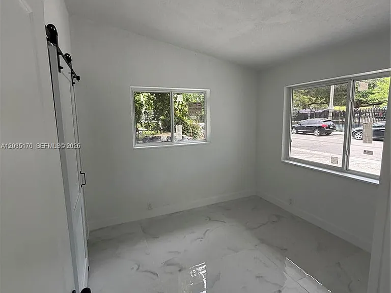 3220 Plaza St — Photo 7