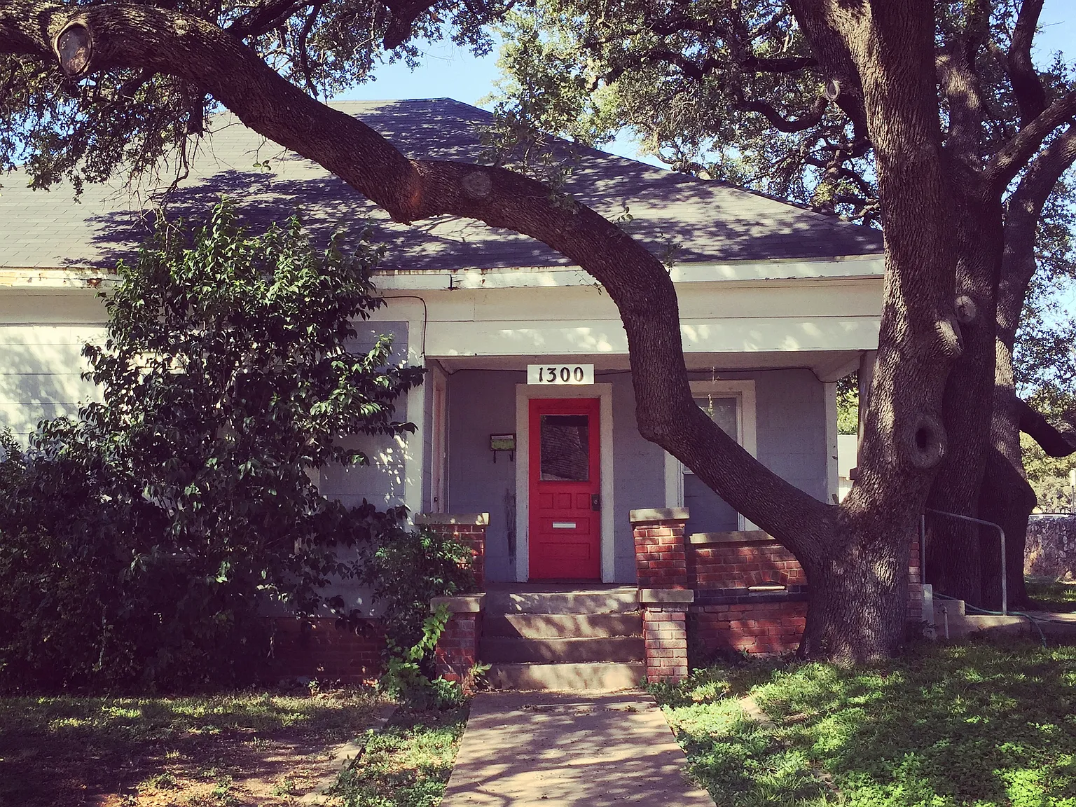 1306 S Blackburn St — Photo 1