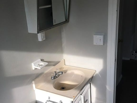 4th image of 504 Arctic St APT 4