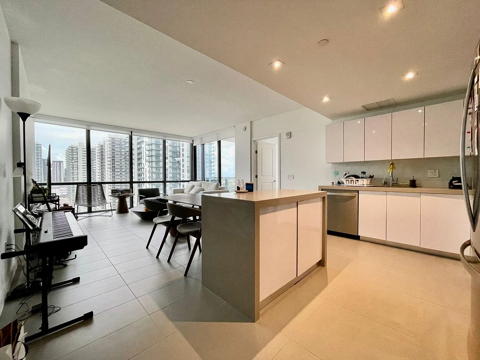 2 bed, 1110 sqft, $3,950 — Photo 4
