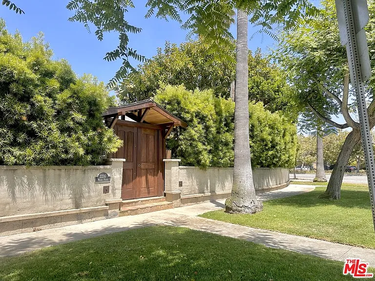 2216 Meade Pl — Photo 2