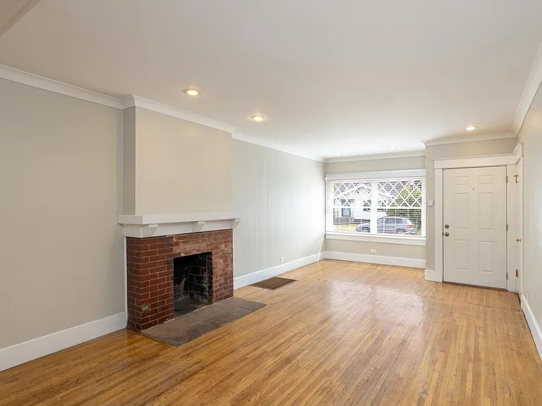 621 E 33rd Ave — Photo 6