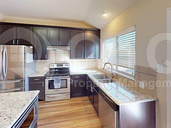 4th image of 4524 Lakeside Hollow St