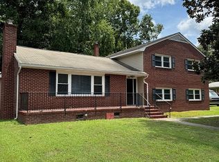 90 Glade Rd, Newport News, VA 23606