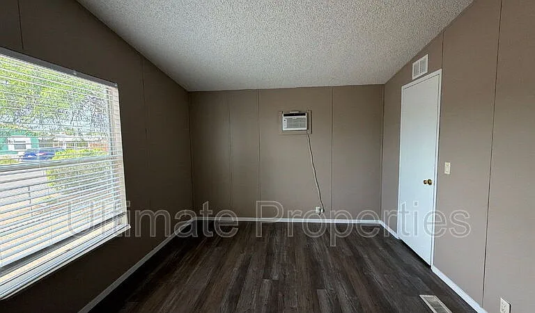 2067 E Charleston Ave — Photo 7
