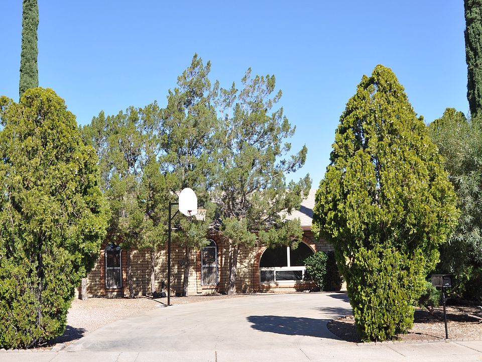 2nd image of 733 Camelot Dr