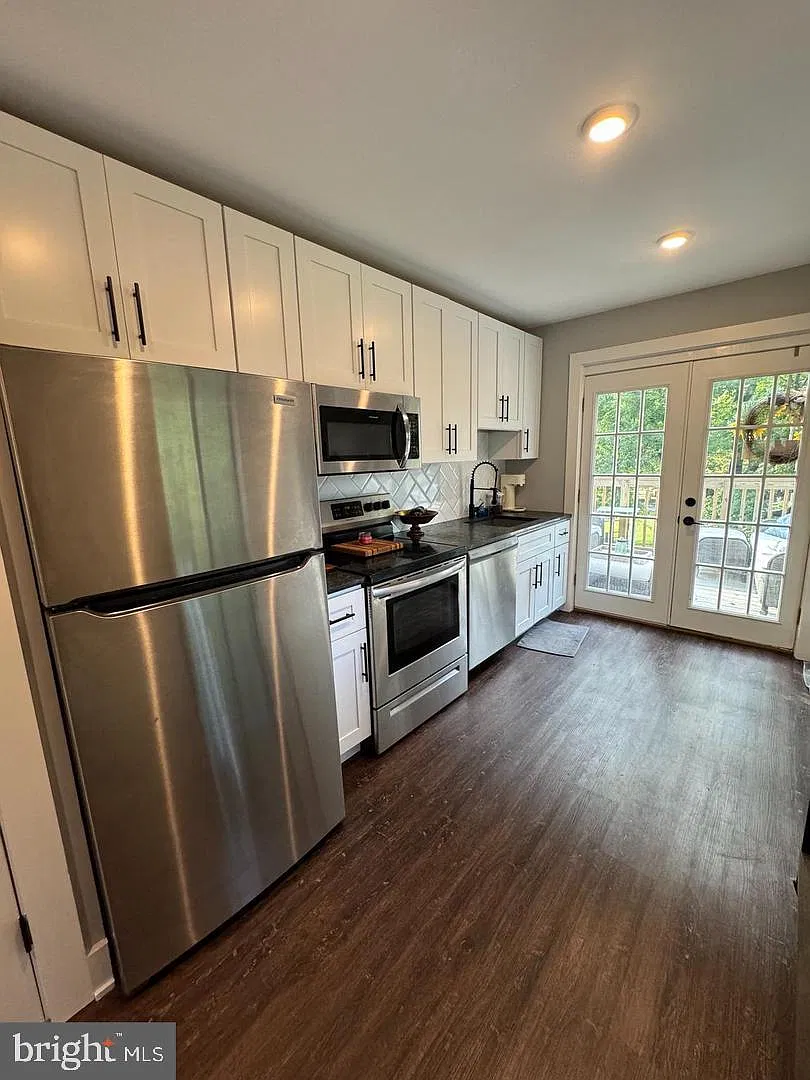 1 bed, 1.0 bath, 880 sqft, $1,800 — Photo 3