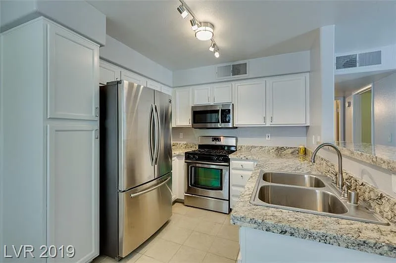 2 bed, 987 sqft, $1,650 — Photo 2