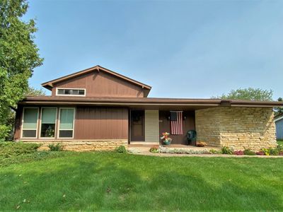 2100 Sunnyside Dr, Waukesha, WI, 53186