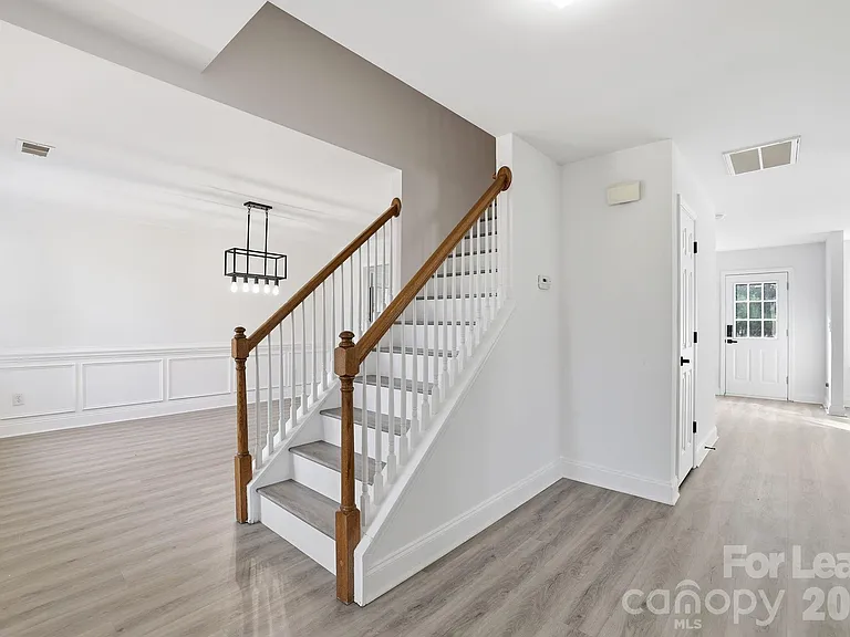 512 Bearbrook Ln — Photo 4