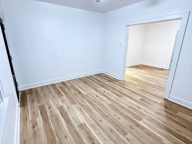 901 Saint Nicholas Dr — Photo 4