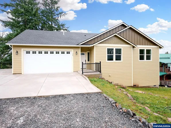 725 Butte St, Brownsville, OR 97327