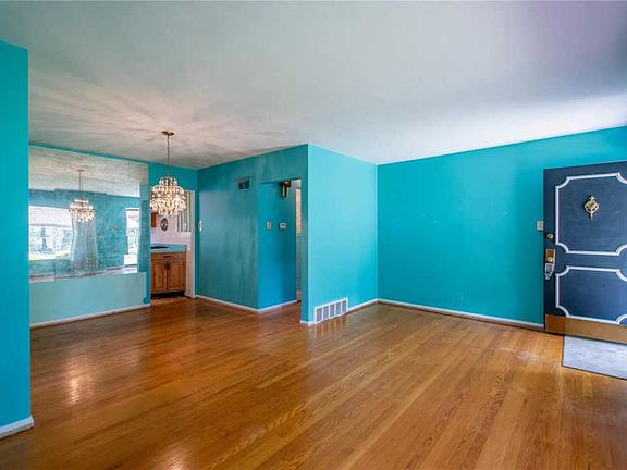 4th image of 8866 Fox Park Dr