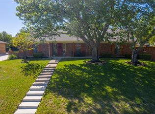 8713 Lake Country Dr, Fort Worth, TX 76179