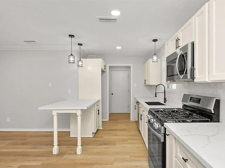 1803 S Park St — Photo 10