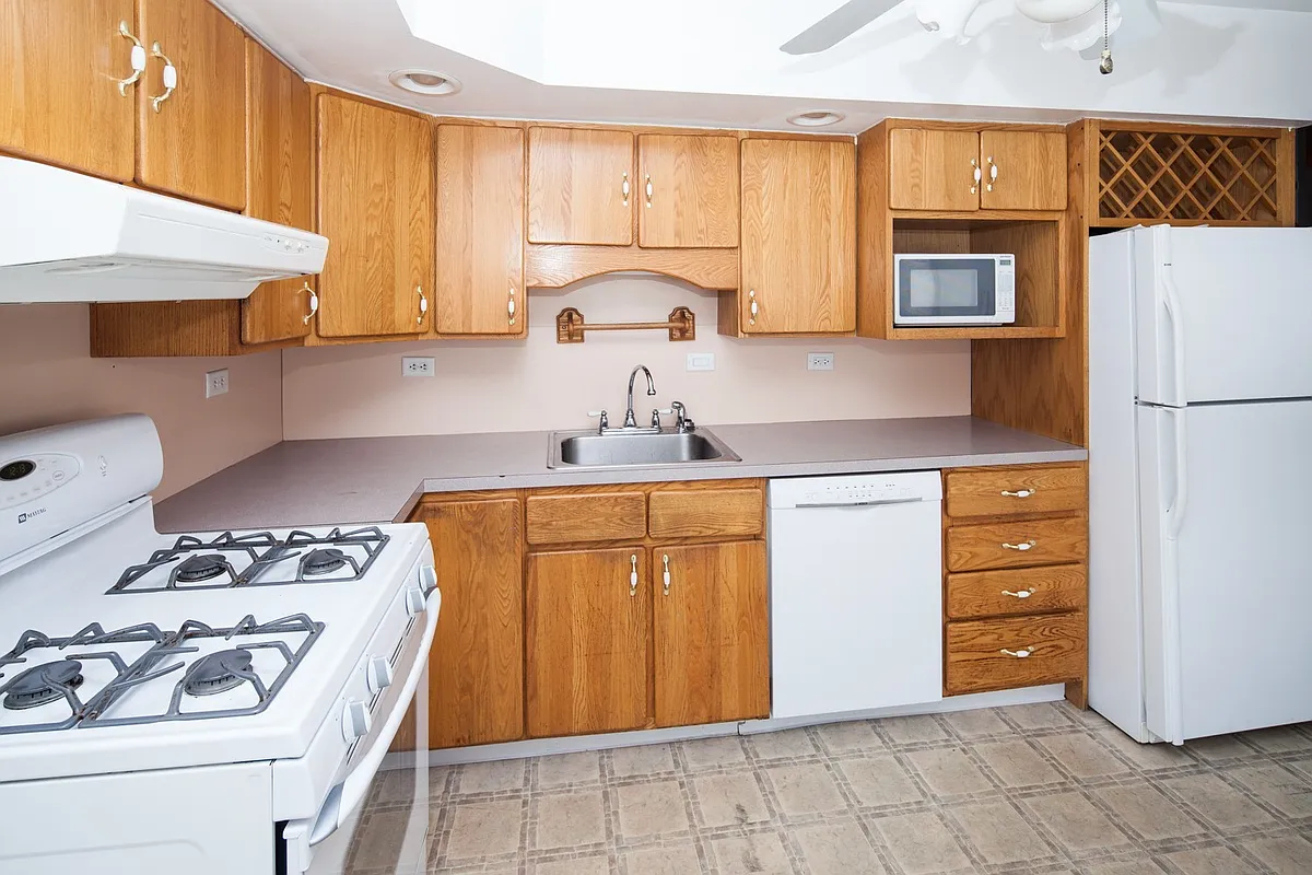Building Photo - 225 Brennen Dr