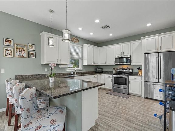 5th image of 18432 Camellia RD
