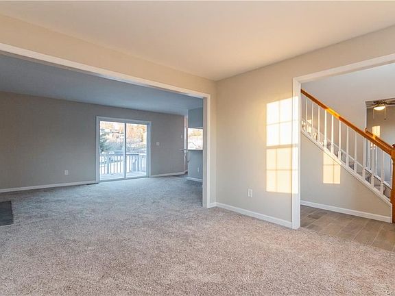 4th image of 14 Lexington Dr