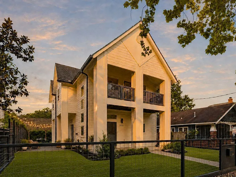 3118 Morrison St — Photo 1
