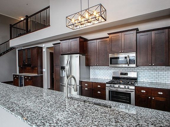2nd image of 740 Victoria St S #2139