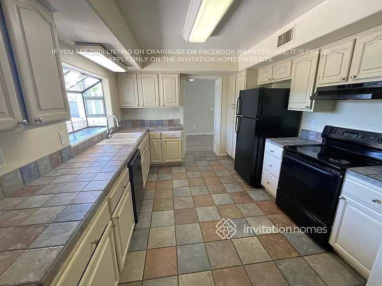 2017 E Marquette Dr — Photo 7