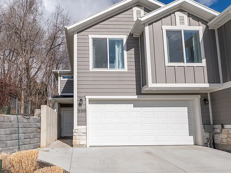 596 Plum Creek Ln — Photo 3