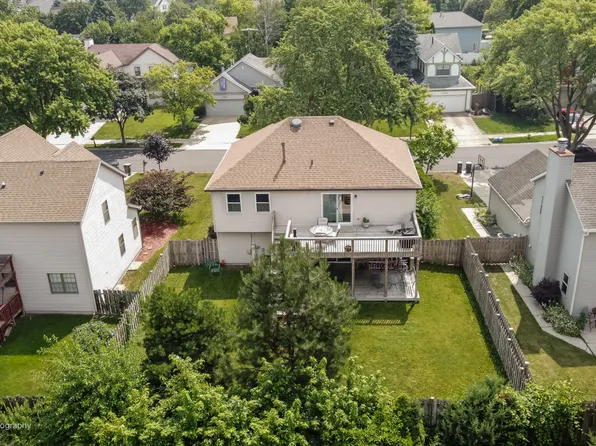 209 Campbell Dr, Bolingbrook, IL 60440