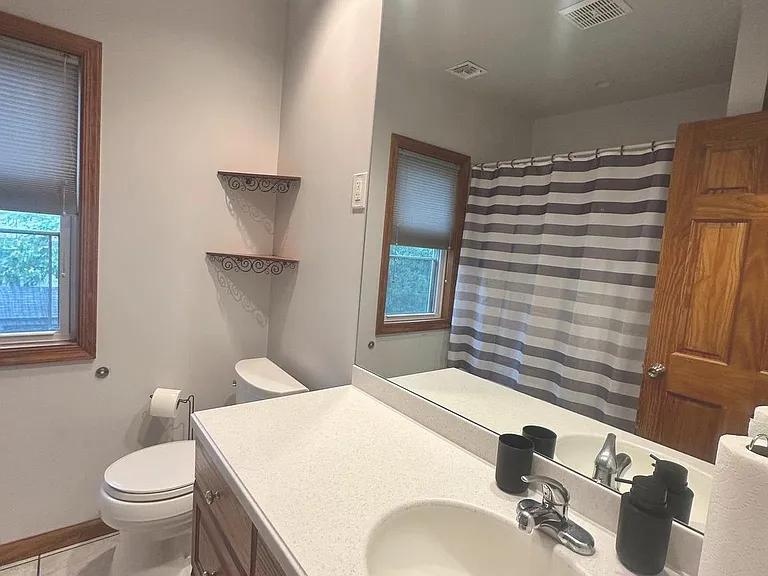 700 Schiller Ave — Photo 12