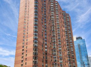 Chestnut Place-Residential, Chicago, IL 60610