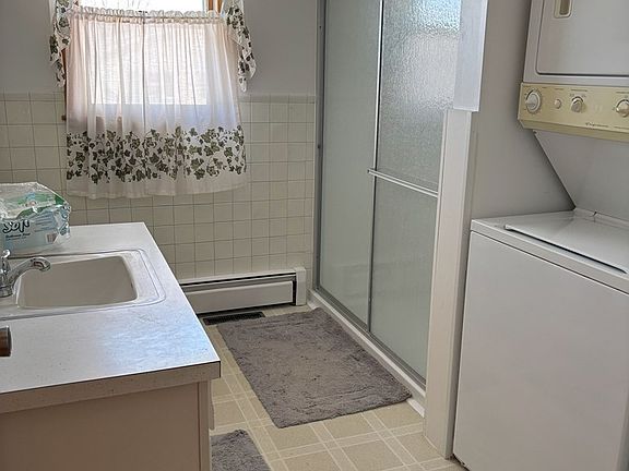 4th image of 302 N Main St