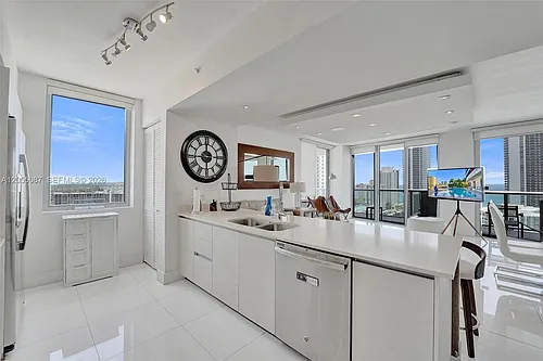 2600 E Hallandale Beach Blvd #T1902 Photo 1