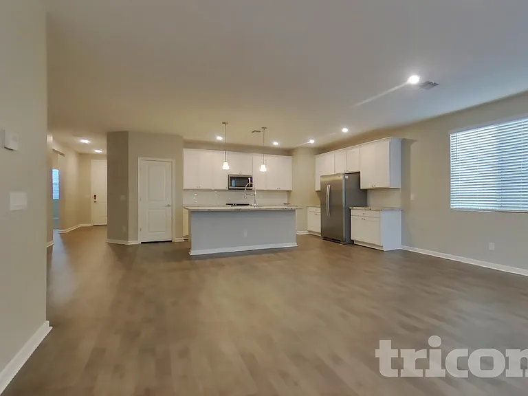 17852 W Daley Ln — Photo 3