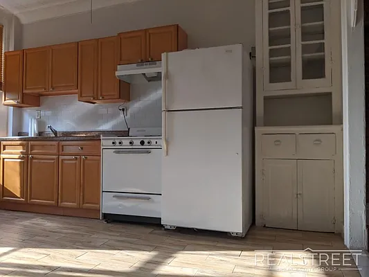 Rented by Real Street Inc | media 4