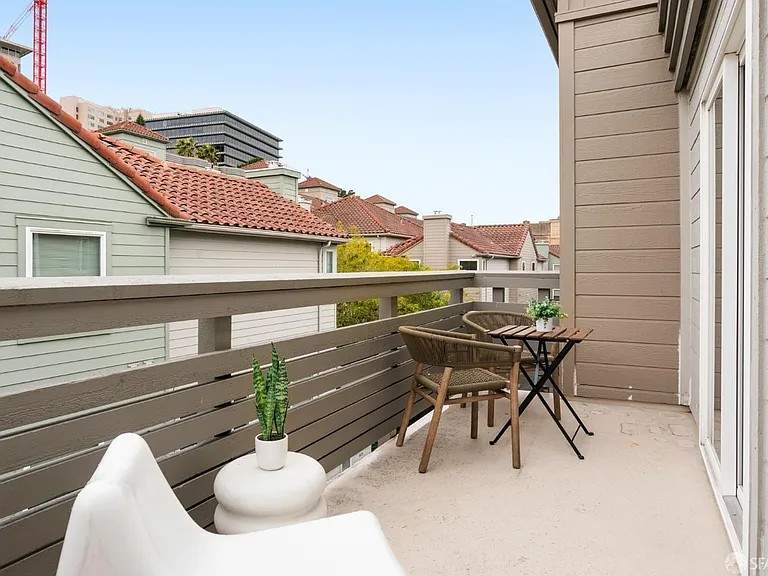 655 Frederick St — Photo 13