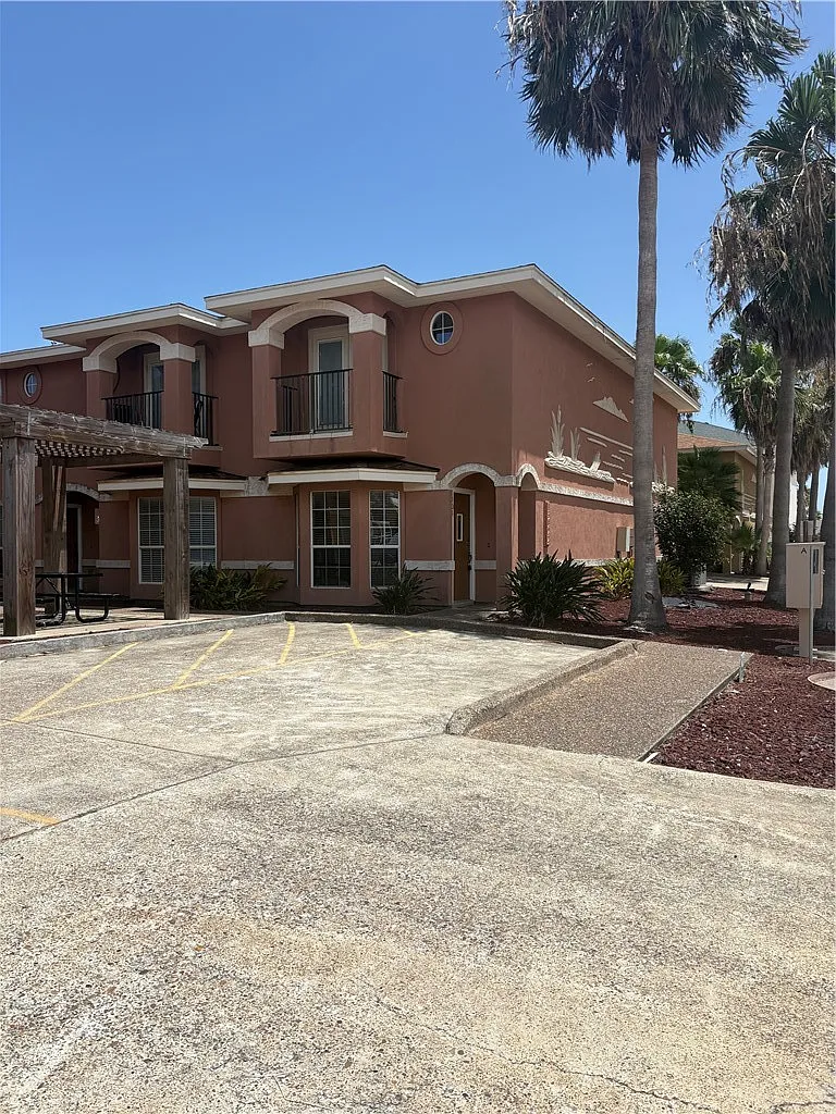 3 bed, 2.5 bath, 1432 sqft, $1,795 — Photo 1