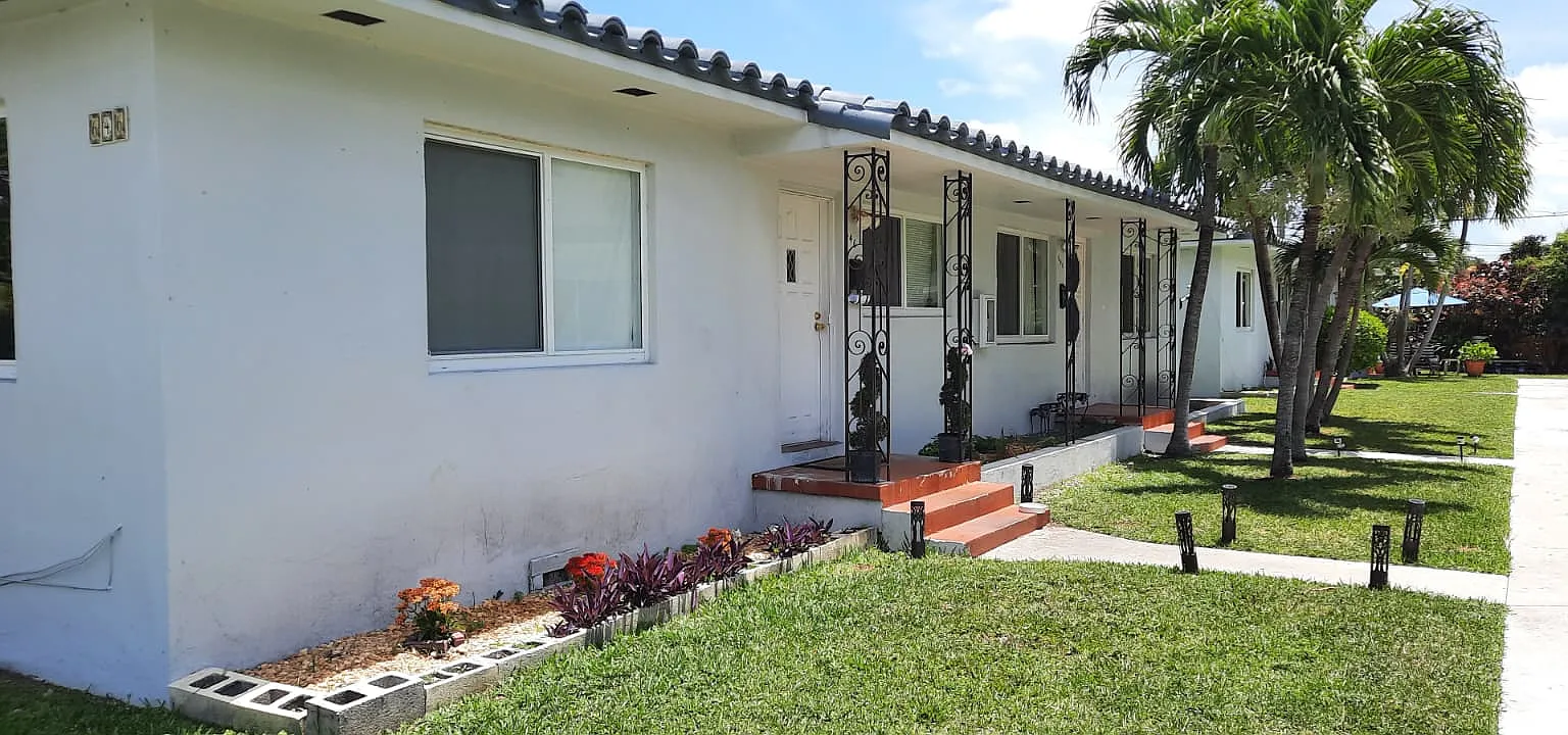 2 bed, 722 sqft, $1,950 — Photo 1
