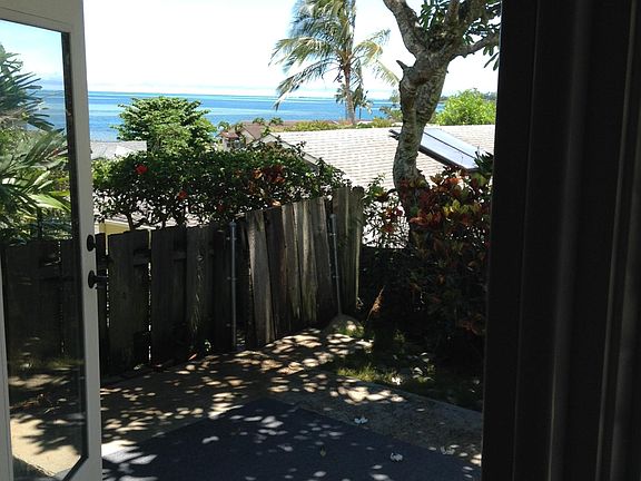 tHE OCEAN SLIVERS DOWN IN THIS PHOTO, BUT LOOKS MUCH LARGER WITH THE NAKED EYE!