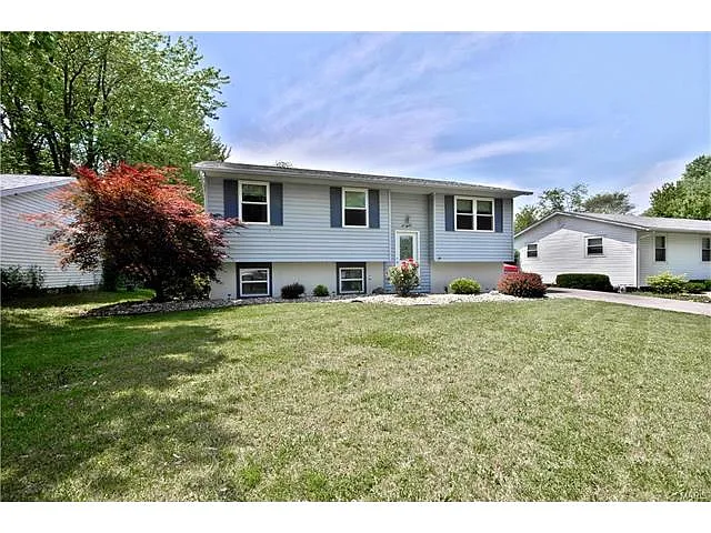 620 Valley View Dr photo 1