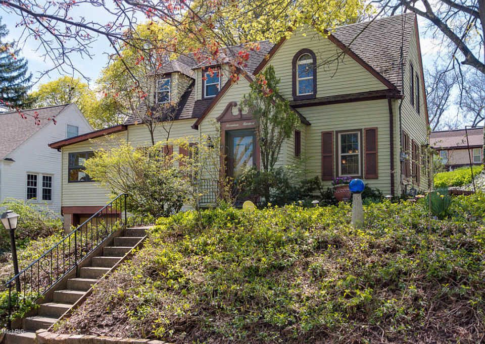 1st image of 1700 Hillmount St NW