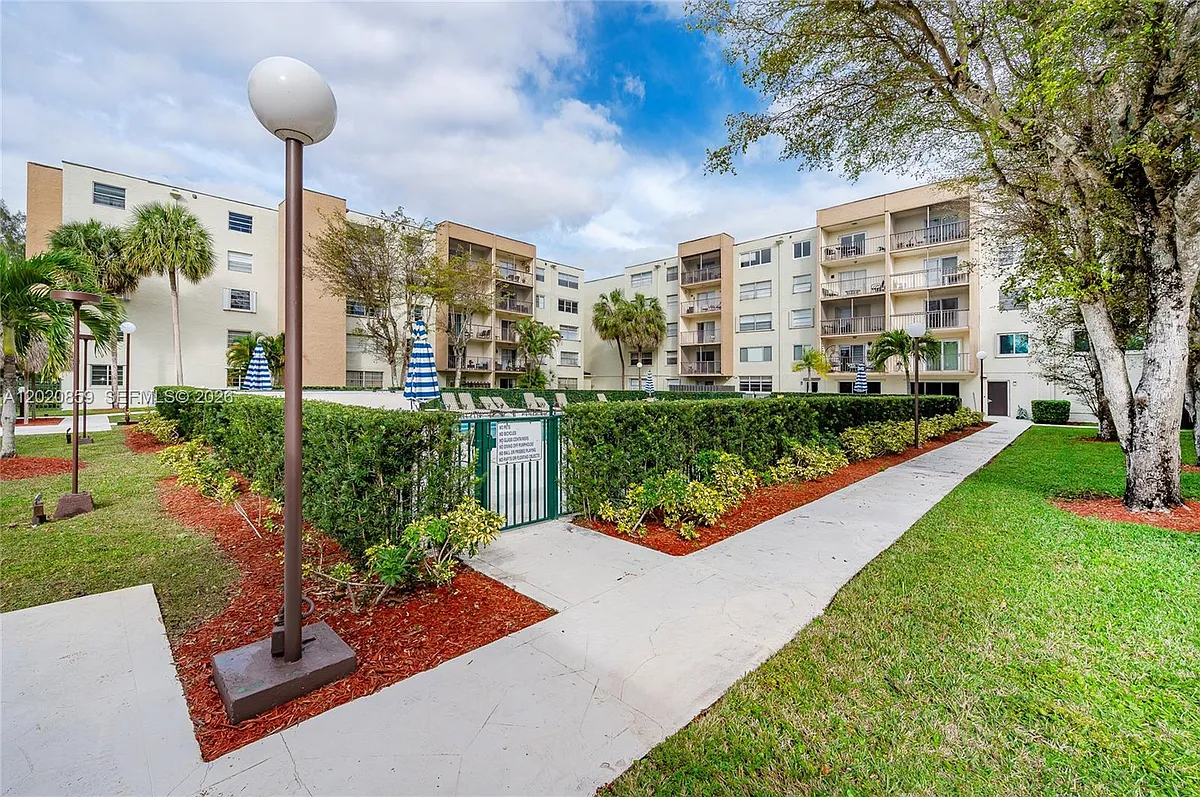 Building Photo - 14250 SW 62nd St #314