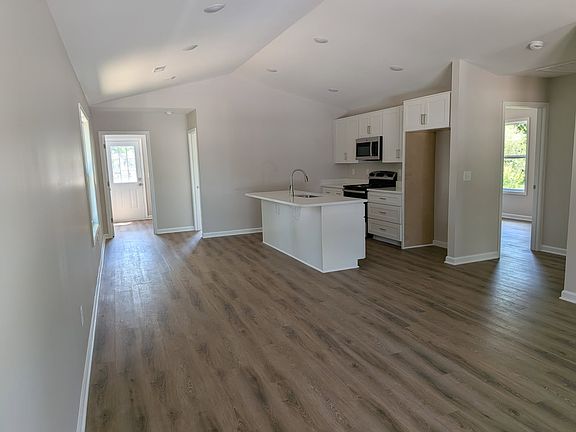 2nd image of 707 Trotter St