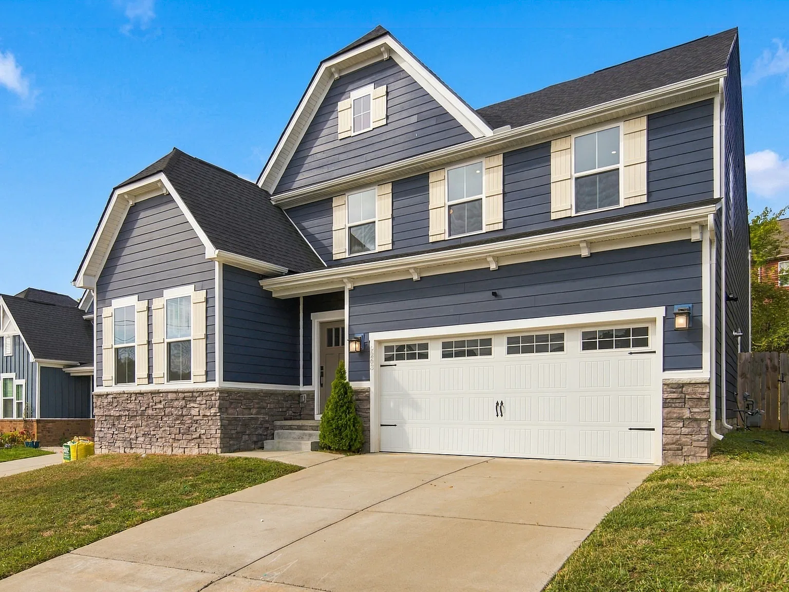 5 bed, 2969 sqft, $3,995 — Photo 2