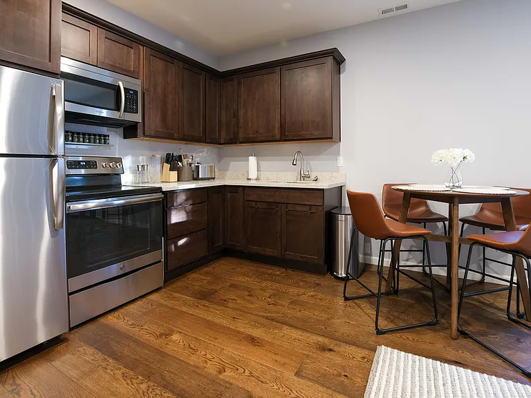 Full kitchen