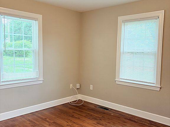 5th image of 804 Josephine St