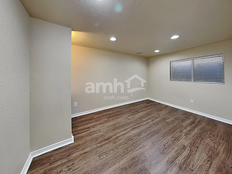 373 W 2200 N — Photo 15